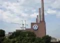 Alemania busca frenar cierres de Volkswagen ante posible recorte masivo de empleos