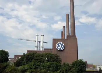 Alemania busca frenar cierres de Volkswagen ante posible recorte masivo de empleos