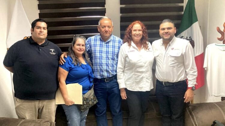 Acerca el ITAVU programas de vivienda a familias de Villa de Casas