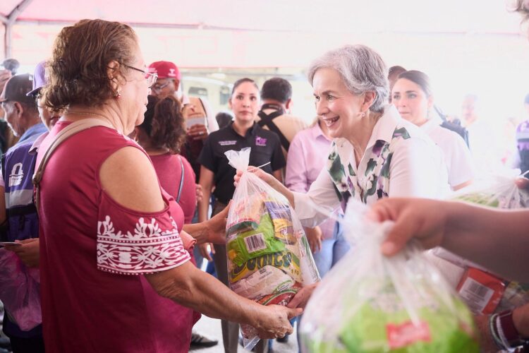 Américo y María de Villarreal benefician a miles en González a través de la brigada Transformando Familias