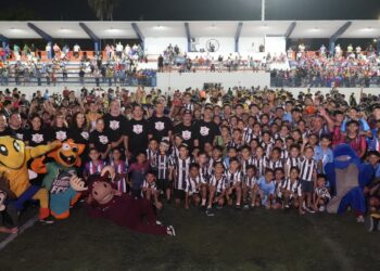 El rector inaugura la Copa UAT 2026 con Ricardo “Diablito” Chávez como invitado de honor