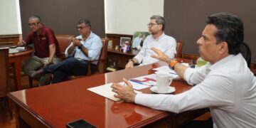 Alcalde Lalo Gattás evalúa y refuerza estrategia de recolección y limpieza en Victoria.