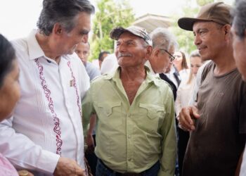 Américo y María de Villarreal llevan apoyos y servicios gratuitos a las familias de Antiguo Morelos