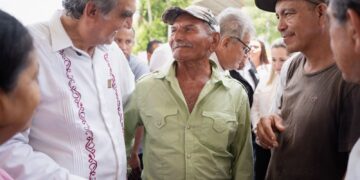 Américo y María de Villarreal llevan apoyos y servicios gratuitos a las familias de Antiguo Morelos
