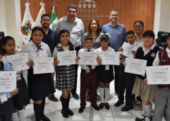 Reciben constancias las y los participantes de “Niñas y Niños Diputados por un Día 2026”