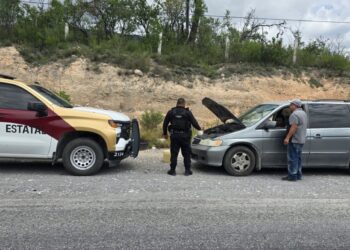 Guardia Estatal auxilia a conductor tras falla mecánica en la carretera Tula–Victoria