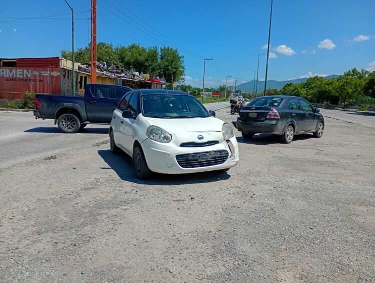Percance vehicular genera afectaciones viales frente al Hospital Infantil de Ciudad Victoria