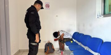 Con cercanía y humanismo, Guardia Estatal brinda asistencia a joven viajero