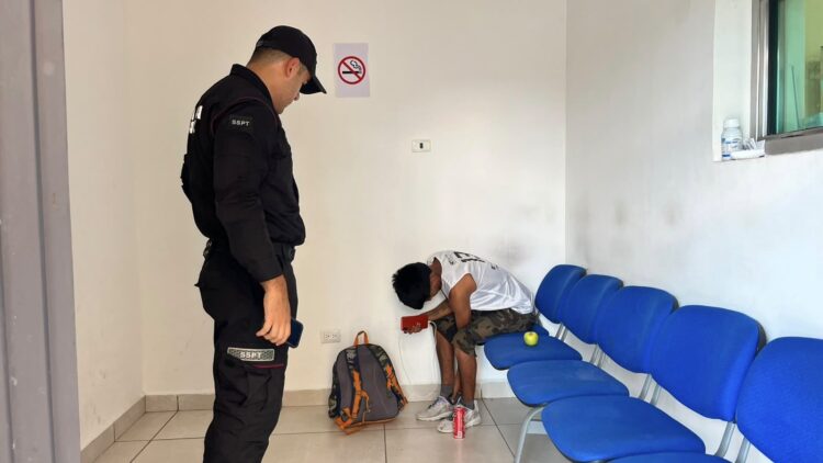 Con cercanía y humanismo, Guardia Estatal brinda asistencia a joven viajero