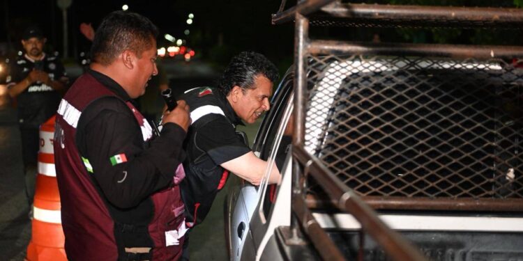 Eduardo Gattás supervisa operativo antialcohol en Victoria y advierte sanciones contra abusos de Tránsito Municipal