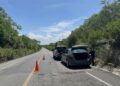 Guardia Estatal auxilia a conductor varado por falla en neumático en carretera de Abasolo