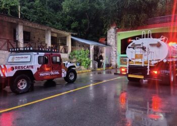 Rescatan a menor atrapado por creciente del río en Los Troncones de Ciudad Victoria