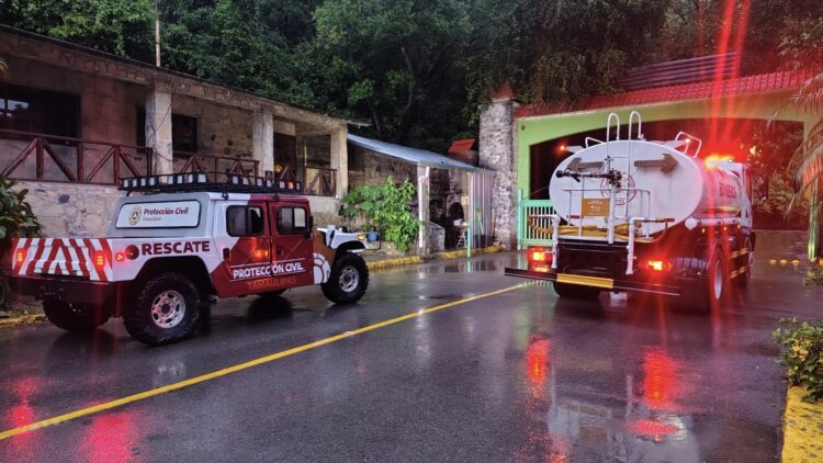 Rescatan a menor atrapado por creciente del río en Los Troncones de Ciudad Victoria