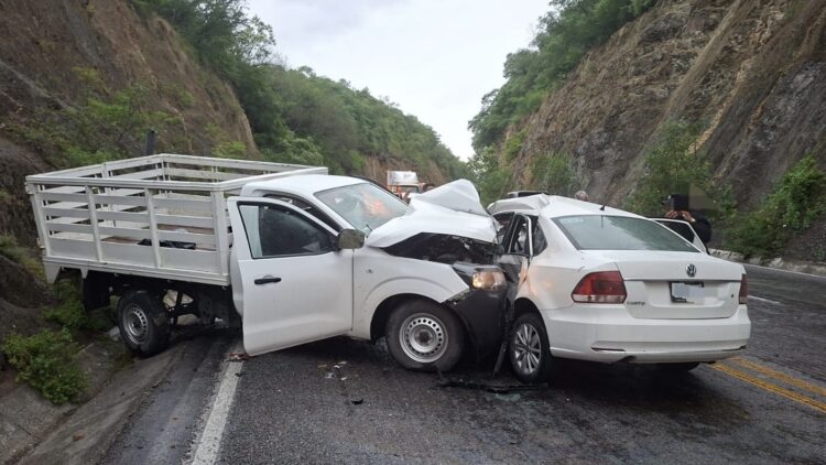 Accidente múltiple en la Federal 85 deja un muerto y 10 lesionados; mantienen cierre parcial de circulación