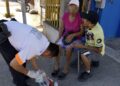 Tránsito Estatal auxilia a adulta mayor tras sufrir caída en Libramiento Naciones Unidas