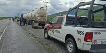 Derrame de combustible en la Victoria-Monterrey provoca alerta; autoridades piden extremar precauciones
