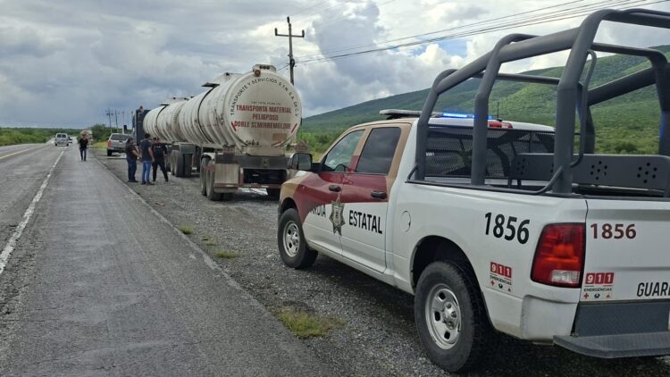 Derrame de combustible en la Victoria-Monterrey provoca alerta; autoridades piden extremar precauciones