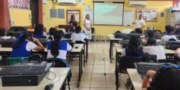 DEMA refuerza prevención del delito en secundarias de Matamoros con pláticas sobre acoso escolar