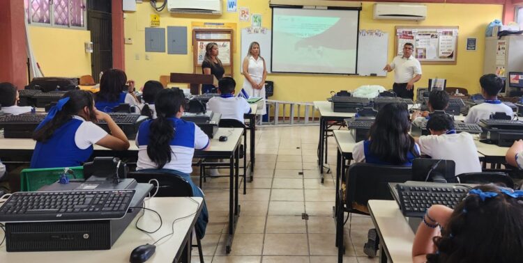 DEMA refuerza prevención del delito en secundarias de Matamoros con pláticas sobre acoso escolar