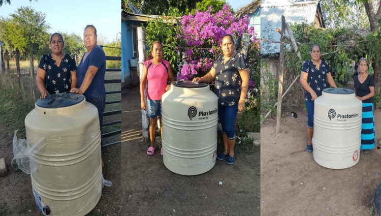 Familias de Ejido La Piedra reciben apoyo para mejorar el almacenamiento de agua