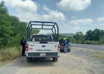 Guardia Estatal auxilia a familia varada en carretera mientras trasladaba a una adulta mayor al hospital