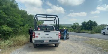 Guardia Estatal auxilia a familia varada en carretera mientras trasladaba a una adulta mayor al hospital