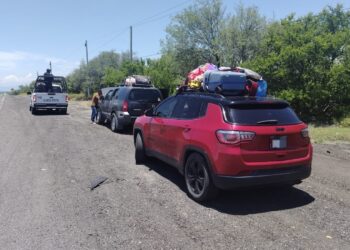 Guardia Estatal auxilia a familia varada en la carretera Victoria-Padilla y evita contratiempo en su viaje