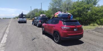 Guardia Estatal auxilia a familia varada en la carretera Victoria-Padilla y evita contratiempo en su viaje