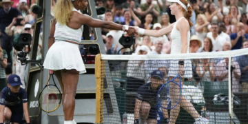 Serena Williams regresa a Wimbledon y cae en un duelo histórico ante la joven Maya Joint