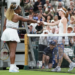 Serena Williams regresa a Wimbledon y cae en un duelo histórico ante la joven Maya Joint