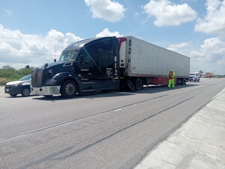 Accidente en la Carretera Federal 83 deja cinco lesionados y genera cierre parcial en Llera