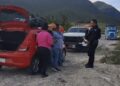 Guardia Estatal de Tamaulipas brinda apoyo humanitario a familia varada en la carretera Victoria–Tula